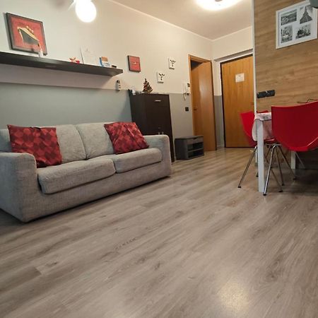 Appartamento Aleph With Private Parking, Next Train Station Como Eksteriør billede