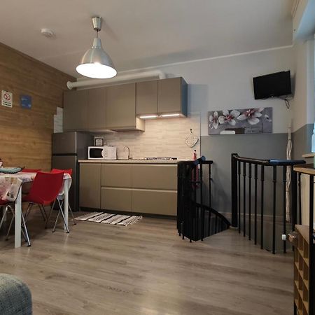 Appartamento Aleph With Private Parking, Next Train Station Como Eksteriør billede