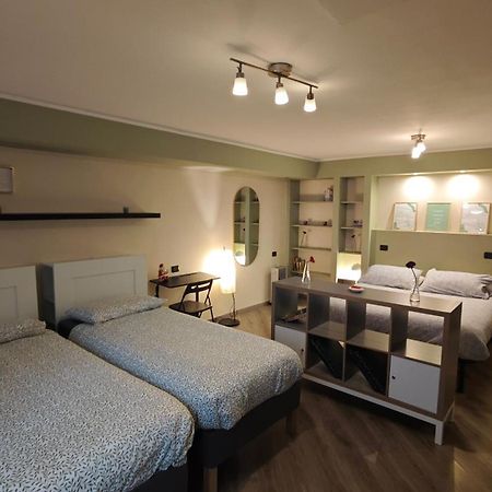 Appartamento Aleph With Private Parking, Next Train Station Como Eksteriør billede