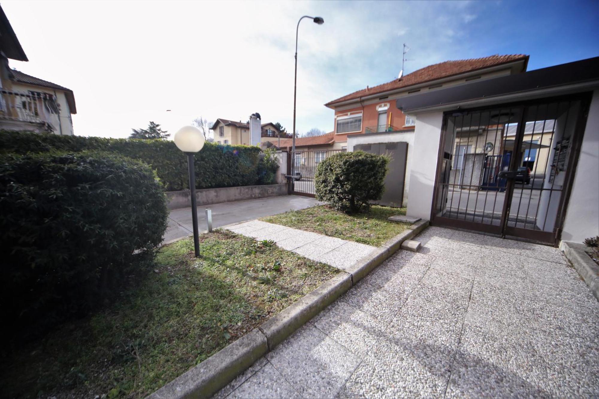 Appartamento Aleph With Private Parking, Next Train Station Como Eksteriør billede