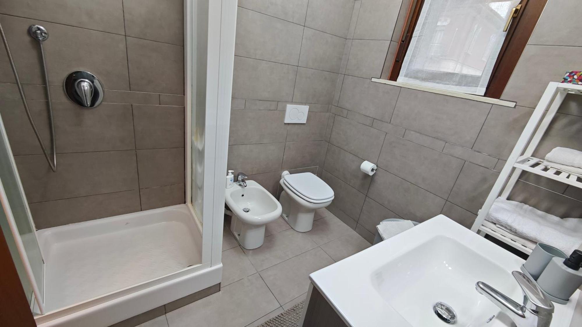 Appartamento Aleph With Private Parking, Next Train Station Como Eksteriør billede
