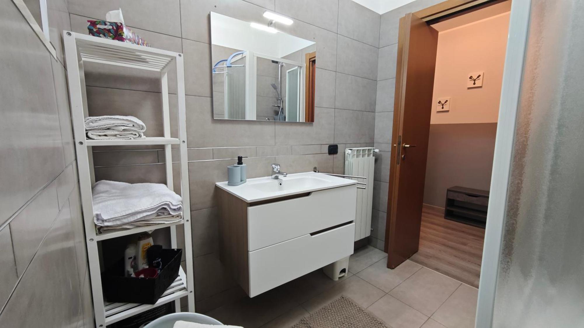 Appartamento Aleph With Private Parking, Next Train Station Como Eksteriør billede