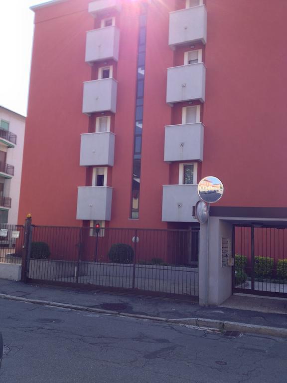 Appartamento Aleph With Private Parking, Next Train Station Como Eksteriør billede